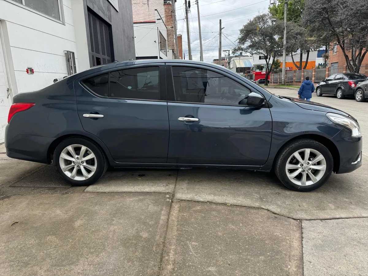 NissanVersa2