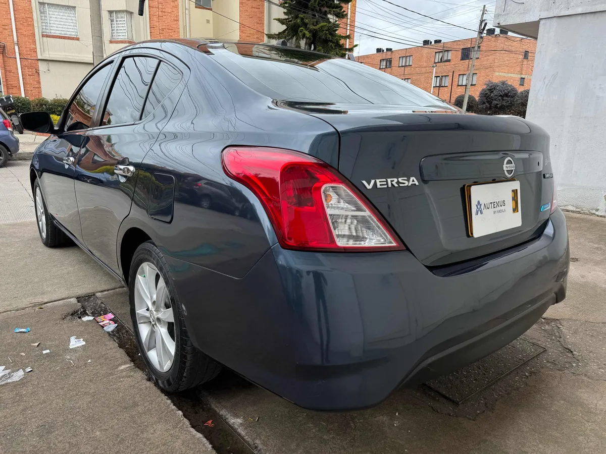 NissanVersa5